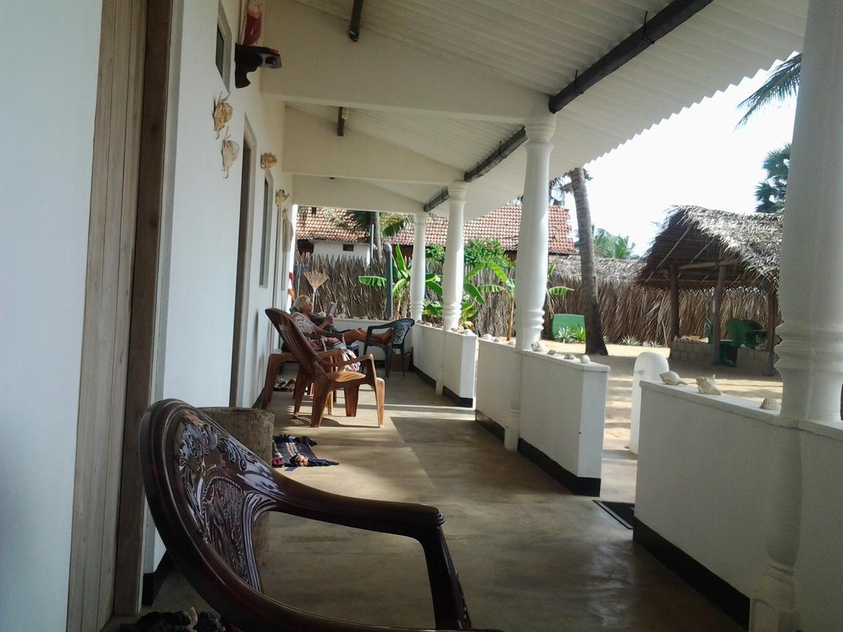 Hotel Dolphinchilling à Alankuda Extérieur photo